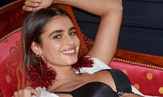 Đón Giáng sinh rực rỡ cùng các thiên thần nội y Victoria’s Secret