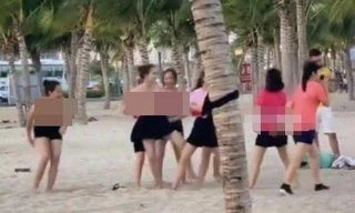 Clip nhóm nữ du khách 'thả rông' phản cảm chơi team building trên biển Hạ Long