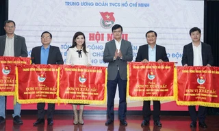 Báo Tiền Phong nhận cờ Thi đua T.Ư Đoàn