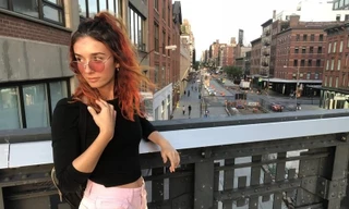 Cô gái Mỹ mua 3 căn nhà nhờ mặc đồ cũ, ăn món giảm giá