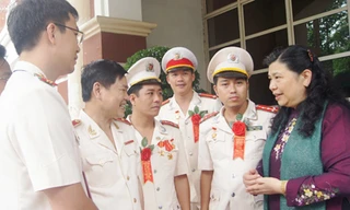 Xây dựng hình ảnh đẹp trong lòng dân