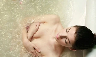 Những thói quen làm 'teo' vòng 1