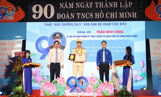 Nhân kỉ niệm 90 năm Ngày thành lập Đoàn, Thành Đoàn Đà Nẵng đã trao giải thưởng 26/3 cho 90 thủ lĩnh thanh niên có thành tích xuất sắc trên các lĩnh vực. Ảnh: Giang Thanh