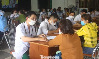 LĐLĐ TP Đà Nẵng phối hợp với Thành Đoàn Đà Nẵng và Hội Thầy thuốc trẻ TP Đà Nẵng tổ chức khám, tư vấn sức khoẻ và phát thuốc miễn phí cho đoàn viên, người lao động làm việc tại các đơn vị trong khu công nghiệp Hoà Khánh