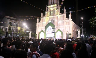 Biển người đổ về Nhà thờ Chính tòa Đà Nẵng đón Giáng sinh