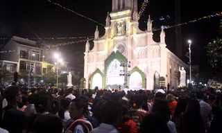 Biển người đổ về Nhà thờ Chính tòa Đà Nẵng đón Giáng sinh