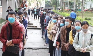Sôi động Chủ nhật Đỏ ở Đà Nẵng: Giới trẻ xếp hàng từ sáng sớm tình nguyện hiến máu