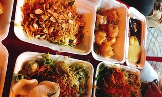 6 người lần lượt nhập viện với các biểu hiện nghi ngộ độc thực phẩm như sốt, nôn, đau bụng... sau khi ăn bánh tráng trộn tại một quán hàng rong trên địa bàn quận Hải Châu (Đà Nẵng)