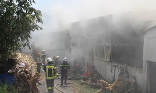 Đám cháy thiêu rụi nhiều tài sản trong xưởng làm nhang rộng hơn 500m2