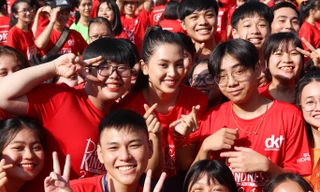 Hoa hậu Tiểu Vy cùng 1000 bạn trẻ nhảy vì sự tử tế