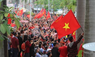 Giây phút triệu CĐV Đà Nẵng vỡ òa sau 'siêu phẩm' của Quang Hải 