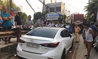 Chủ chiếc xe ô tô mang BKS 92A – 060.56 bị phạt 4 triệu đồng vì hành vi đỗ xe trên đường ray khiến đầu máy tàu hỏa mắc kẹt gần 2 tiếng đồng hồ