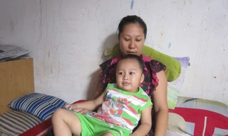 Mẹ trẻ mầm non bị bạo hành nghỉ việc chăm con