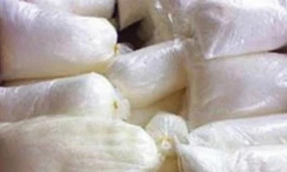 Dừa tẩy trắng bằng chất rửa nhà vệ sinh bày bán ở chợ