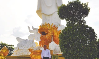 Tượng Phật Bà lồng lộng trên đồi cao