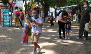 Ngày đầu Công viên Đầm Sen mở cửa trở lại