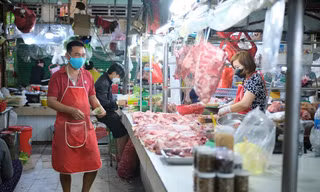 Thị trường hàng hóa TPHCM diễn biến thế nào khi xăng dầu liên tục tăng giá?