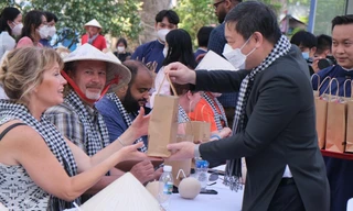 TP.HCM đón đoàn khách quốc tế lớn nhất từ khi mở cửa du lịch