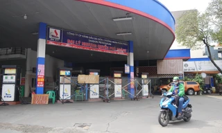 'Cơn khát' xăng chưa hạ nhiệt, lực lượng chức năng kiểm tra từng cửa hàng 