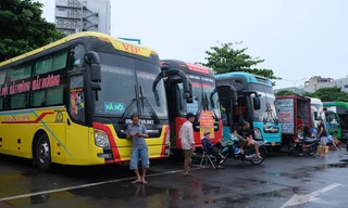 Giá xăng dầu tăng kỷ lục: Doanh nghiệp vận tải chưa kịp 'ngoi' lên đã tiếp tục 'chìm'