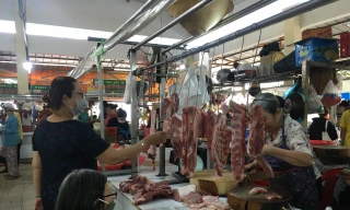 Thịt và rau củ tại TPHCM đua nhau tăng giá 