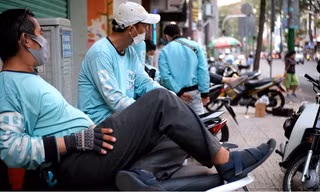 Giá xăng liên tục lập 'đỉnh', tài xế xe công nghệ ngậm ngùi hủy nhiều đơn hàng