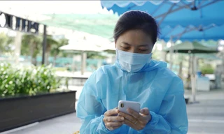 Tâm sự của nữ cán bộ tuyến đầu chống dịch phải xa con trong ngày gia đình Việt Nam