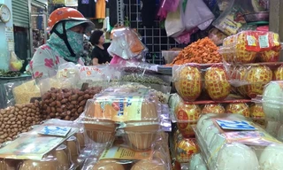 Giá trứng tăng vọt, tiểu thương dè dặt nhập hàng