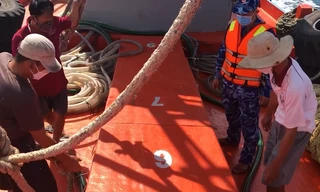 Video: Cảnh sát biển bắt giữ tàu chở 110.000 lít dầu lậu