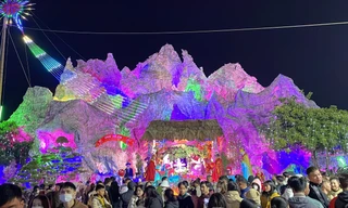 Lung linh đêm Giáng sinh ở giáo xứ nhà thờ đổ