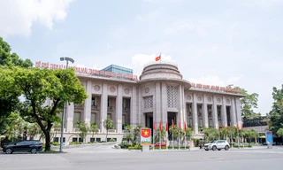 Lý do ngân hàng đua nhau 'vay nóng'