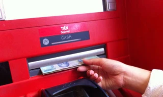 Hết cảnh rồng rắn rút tiền ATM dịp Tết