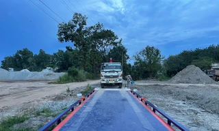 Khi ngân hàng rao bán cái cân, thùng rượu, nhà... tang lễ 