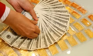 Giá vàng tăng, USD lên kịch trần 