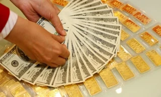 Giá vàng tăng, USD lên kịch trần 