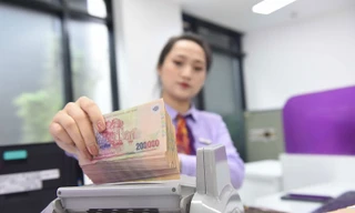 Vốn rẻ đổ vào bất động sản, thị trường chứng khoán sẽ ra sao?