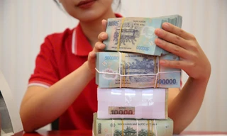 Lãi suất huy động tiếp đà giảm