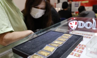 Giá vàng đồng loạt 'bất động'