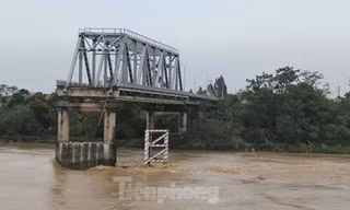 Cầu Phong Châu từng được sửa chữa như thế nào trước khi sập?