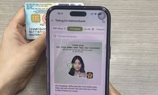Các ngân hàng làm việc không ngày nghỉ để thu thập sinh trắc học