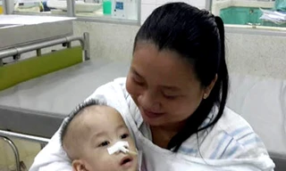 Hai bé được phẫu thuật tách rời đón Tết trong viện