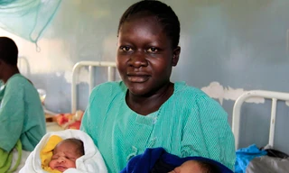 Thế giới vừa có thêm Barack Obama và Mitt Romney