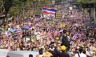 Đoàn người biểu tình phản đối dự luật ân xá