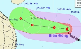 Dự báo đường đi của bão Phanfone trên Biển Đông trong những ngày tới. Ảnh: NCHMF. 
