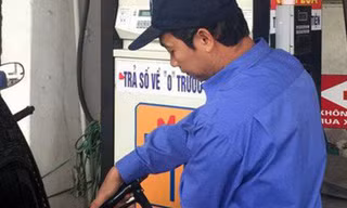 Bản tin 8H: Bộ Công Thương muốn đóng dấu mật thông tin giá điện, xăng dầu