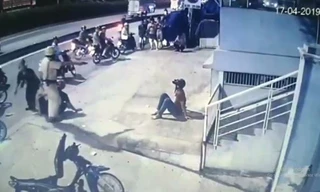 Bản tin 8H: CSGT chĩa súng, đánh người vi phạm gây xôn xao ở TPHCM