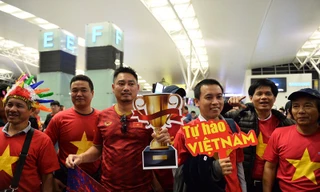 Hàng trăm CĐV vượt 5.400 km sang UAE 'tiếp lửa' cho tuyển Việt Nam