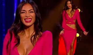 ‘Nóng mặt’ với bộ cánh không thể hở hơn của nữ giám khảo X-Factor