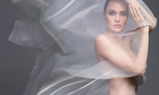 Angelina Jolie chụp khoả thân tuyệt đẹp ở tuổi U50 
