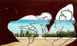Loạt tác phẩm điêu khắc mô tả hành vi tình dục dựng ở bãi biển gây bức xúc